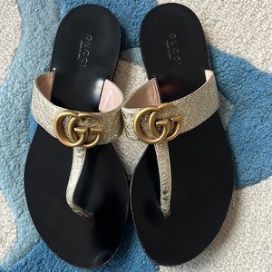 Gucci Gg Marmont Thong Flat Sandal Metallic Gold Leather Size 36.5 Us 6.5